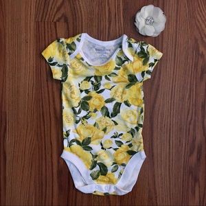 🍁 SALE- Yellow Roses onesie, NWOT
